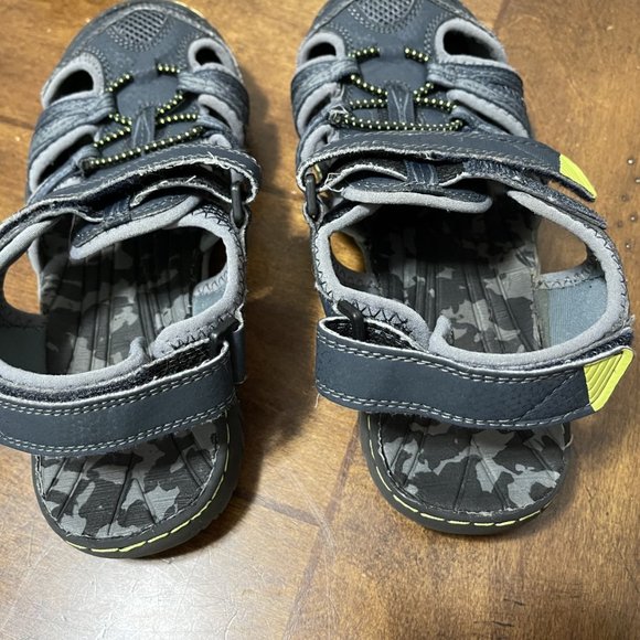 Boys Shoes, Size 4M - Picture 2 of 5